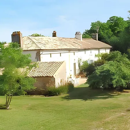 Holiday home Maison Charmante A Avec Piscine Partagee Saint-Vincent-la-Chatre