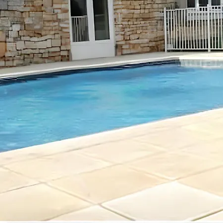Nyaraló Maison Charmante A Avec Piscine Partagee