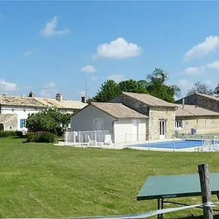 Semesterbostad Maison Charmante A Avec Piscine Partagee Saint-Vincent-la-Châtre
