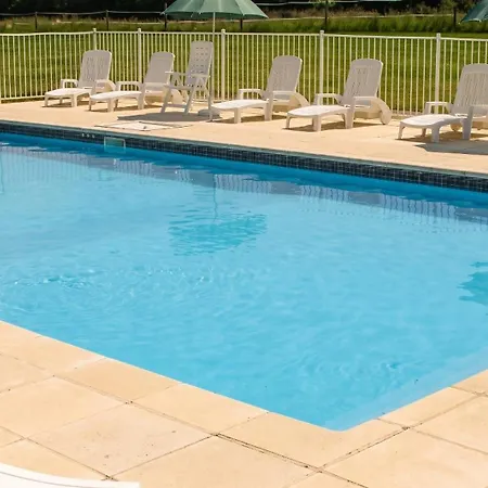 Semesterbostad Maison Charmante A Avec Piscine Partagee