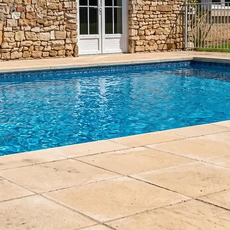Maison Charmante A Avec Piscine Partagee