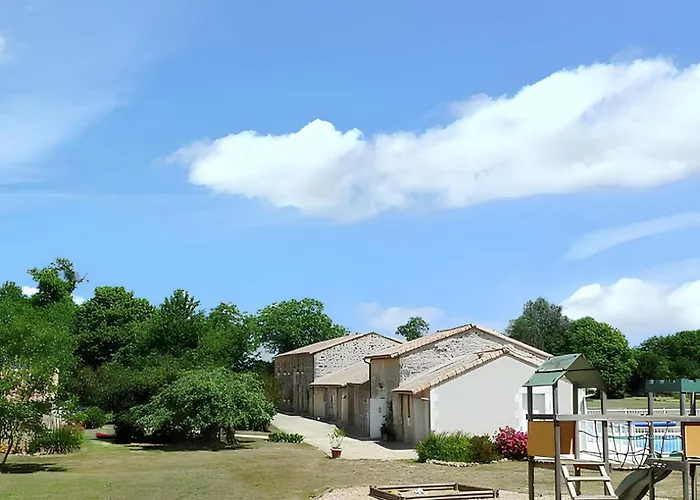 Maison Charmante A Avec Piscine Partagee *