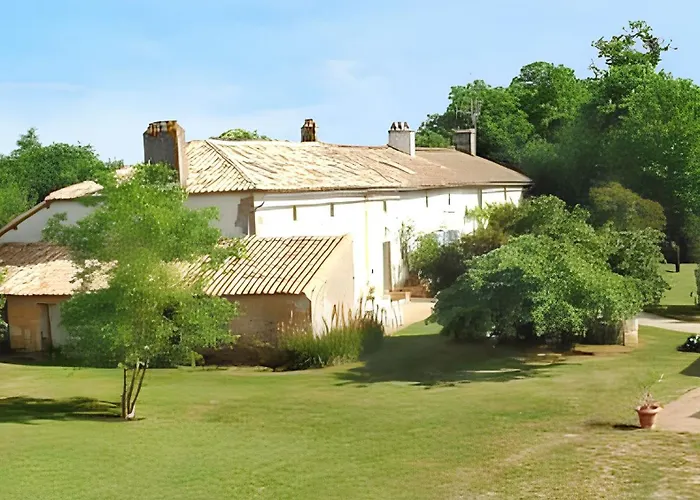 펜션 Maison Charmante A Avec Piscine Partagee Saint-Vincent-la-Châtre